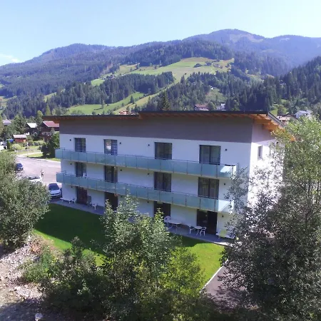 With Ski-storage, Parking & Garden Apartamento